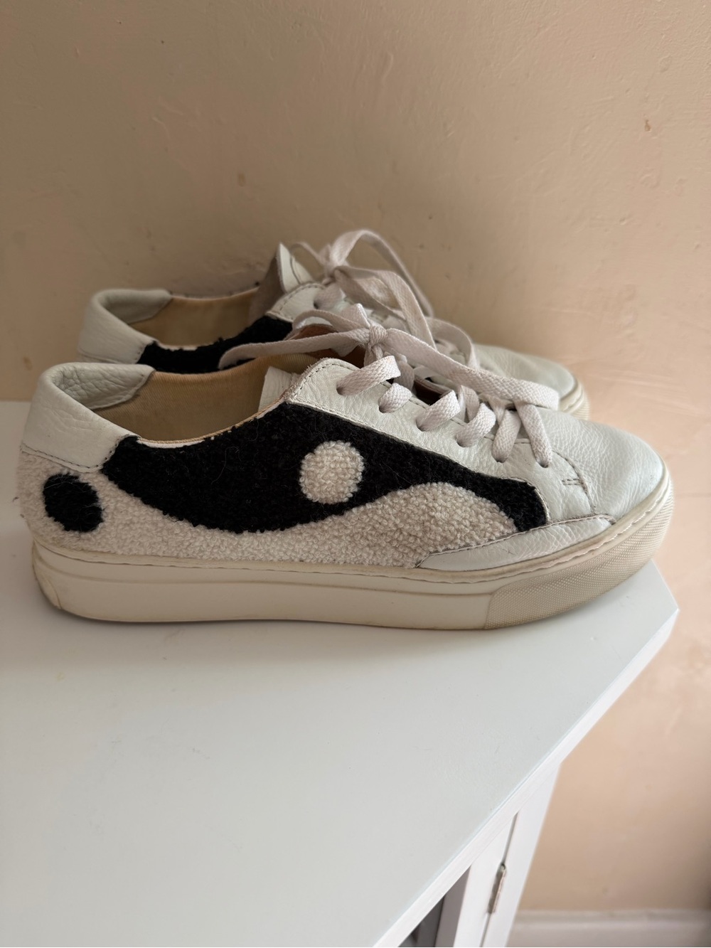 Saludos Women's Yin and Yang White and Black Sneakers